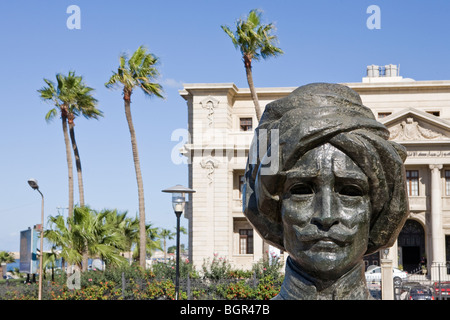 Buste de Hassan El-Iskandarani, intitulé le Prince des mers, Alexandrie, côte méditerranéenne de l'Egypte Banque D'Images