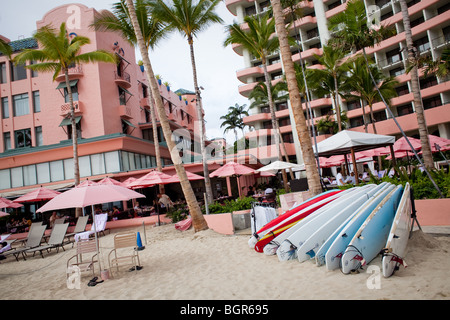 L'Hôtel Royal Hawaiian rose sur Waikiki beach Banque D'Images