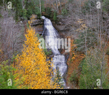 MICHIGAN - Chapelle tombe dans la chapelle de zone du bassin de Pictured Rocks National Lakeshore. Banque D'Images