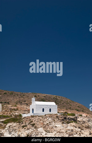 Sur l'île de Kimolos église blanchie à la chaux, Grèce Banque D'Images