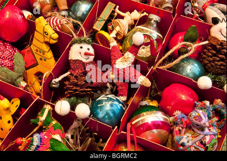 Ornements d'arbre de Noël et des décorations. Banque D'Images