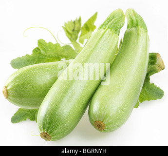 Squash mûrs avec des feuilles sur fond blanc Banque D'Images