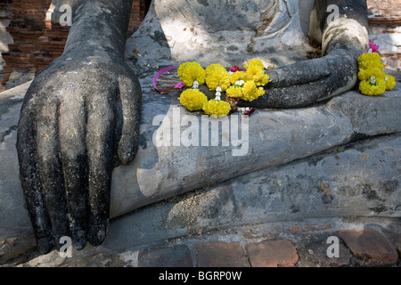 Statue de Bouddha détail. Wat Mahathat. Parc historique d'Ayutthaya. Thaïlande Banque D'Images