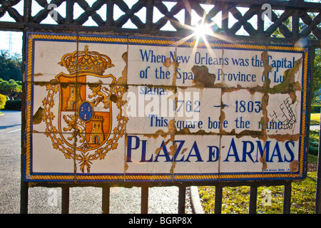 Marché signe historique sur une porte de Jackson Square dans le quartier français de New Orleans, LA Banque D'Images