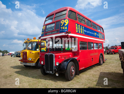 Rouge classique Routemaster bus à un spectacle Banque D'Images