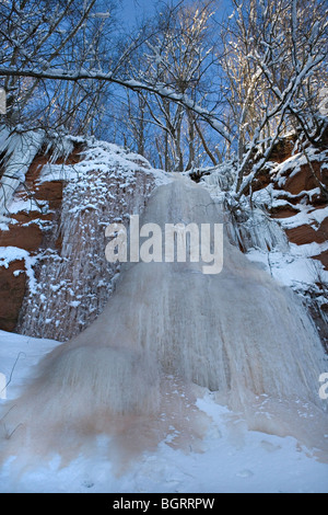 Cascade de formations sur les falaises de Panlong dans le Parc National de Gauja Vidzeme Lettonie Banque D'Images