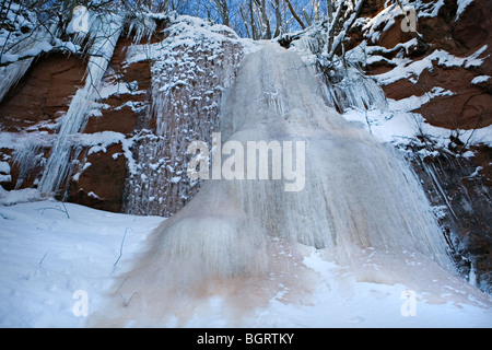 Cascade de formations sur les falaises de Panlong dans le Parc National de Gauja Vidzeme Lettonie Banque D'Images