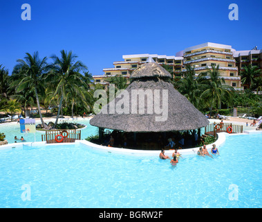 Piscine de l'hôtel, l'Hôtel Melia Varadero, Varadero, Matanzas, République de Cuba Banque D'Images