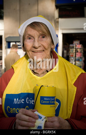 La collecte de fonds pour femme Marie Curie Cancer Care Foundation Londres, Angleterre, Grande-Bretagne, Royaume-Uni. Banque D'Images