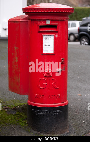 Un George V UK rouge pillar box des années 1930 Banque D'Images