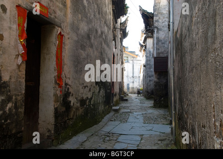 Ruelle étroite dans l'ancien village de Xiamen. La province de l'Anhui, Chine. Banque D'Images