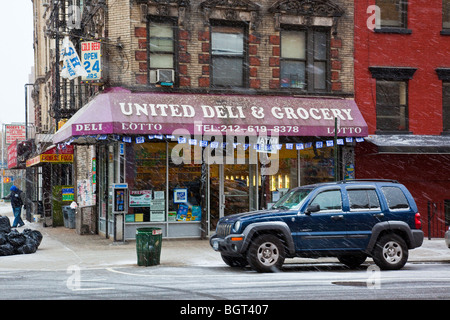 Il neige dans le Lower East Side de Manhattan à New York City Banque D'Images