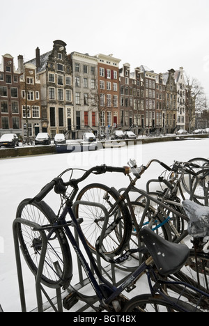 Gelé recouvert de neige canal Keizersgracht à Amsterdam, Janvier 2010 Banque D'Images