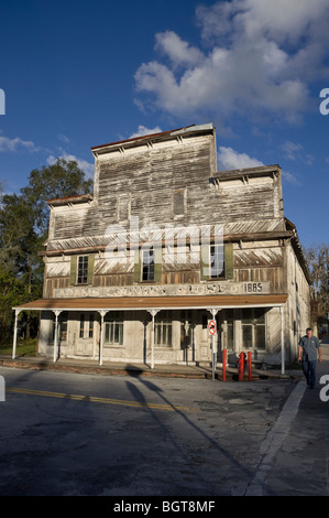 Vieux bâtiment en bois Adams Country Store ca 1865 centre-ville de White Springs Florida le long de la rivière Suwannee North Central Florida Banque D'Images