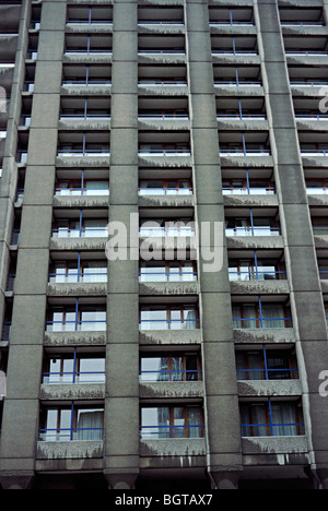 Gros plans de la barbacane estate london appartements de design urbain de 1950 Banque D'Images