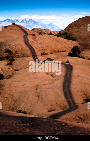 Véhicule Hummer sur le Slickrock sentier près de Moab, Utah, USA Banque D'Images