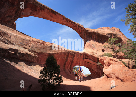 Double O Arch dans la section de jardin Devils Arches National Park, Utah, USA Banque D'Images