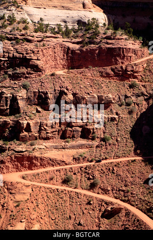 Lacets sur le Shafer Trail, un 34-mile aller-retour Canyonlands National Park près de Moab, Utah, USA Banque D'Images