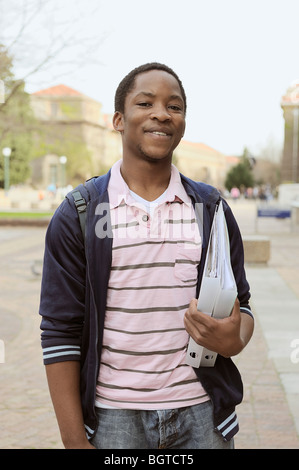 Les fichiers avec des étudiants sur le campus de l'université, Cape Town, Western Cape , Afrique du Sud Banque D'Images