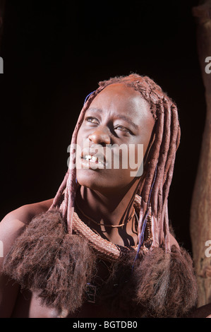 Portrait si une femme Himba, parure de cheveux montrant Van Zyl Contactez,Col Kaokoland, Namibie Banque D'Images