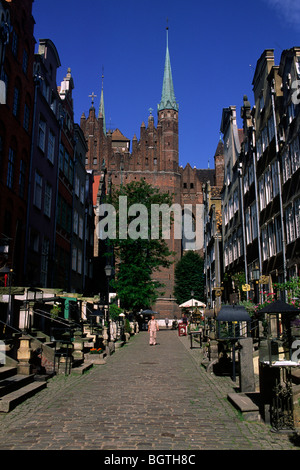 Pologne, Gdansk, rue Ulica Mariacka et église Sainte-Marie Banque D'Images