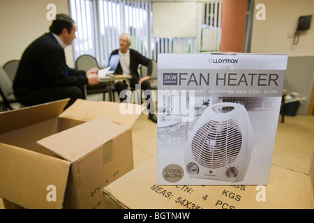 La distribution de chauffages électriques cuiseurs et au public après l'alimentation en gaz a été perdu pendant 5 jours à Ambleside, Royaume-Uni. Banque D'Images