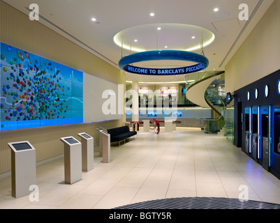 Phare de la Barclays Bank succursale Piccadilly Circus michael aukett entrée architectes Banque D'Images