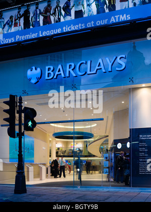 Phare de la Barclays Bank succursale Piccadilly Circus michael aukett Architectes Vue de nuit Banque D'Images