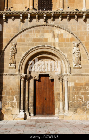 La porte romane de 'perdón' dans la Basilique St Isidoro Vrai dans la ville de León, Espagne. Banque D'Images