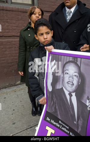 MLK La Marche pour la paix pour mettre fin à la violence chez les jeunes et des armes à feu dans le Bronx à New York Banque D'Images