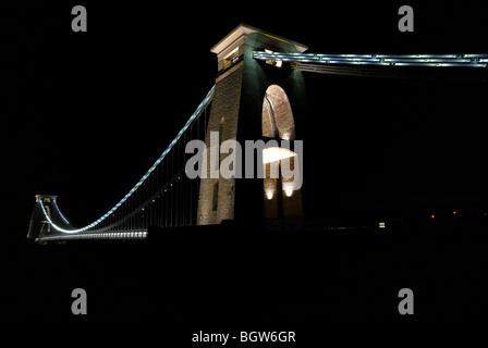 Une vue de la célèbre Bristol Clifton Suspension Bridge at night Banque D'Images
