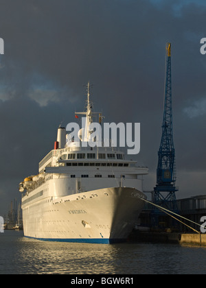 Bateau de croisière amarrés à Boudicca Terminal de croisière de la ville Southampton UK Banque D'Images