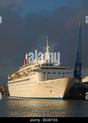 Bateau de croisière amarrés à Boudicca Terminal de croisière de la ville Southampton UK Banque D'Images