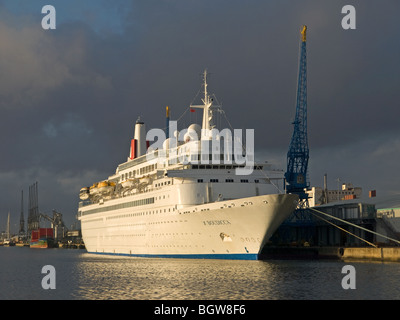 Bateau de croisière amarrés à Boudicca Terminal de croisière de la ville Southampton UK Banque D'Images