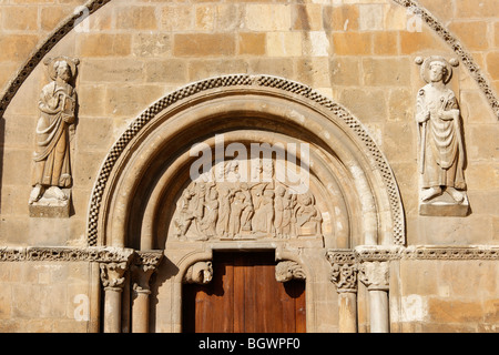 La porte romane pardon 'Puerta del Perdón' de la Basilique St Isidoro dans la ville de León Banque D'Images