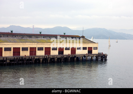 Jetée à Fort Mason atteint dans la baie de San Francisco, aire de loisirs nationale du Golden Gate, San Francisco, Californie Banque D'Images