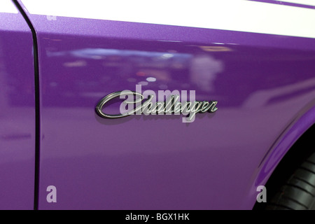 2009 2010 Dodge Challenger RT HEMI de 5,7 litres Plum Crazy Purple Banque D'Images