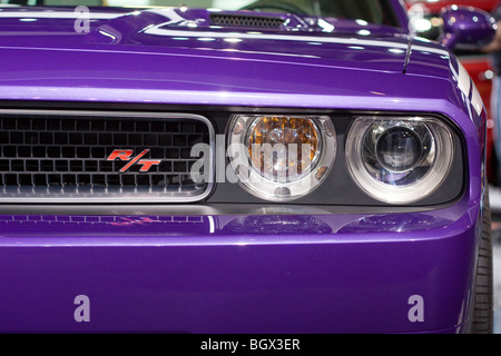 2009 2010 Dodge Challenger RT HEMI de 5,7 litres Plum Crazy Purple Banque D'Images