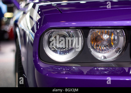 2009 2010 Dodge Challenger RT HEMI de 5,7 litres Plum Crazy Purple Banque D'Images