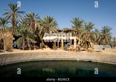 Bain Cléopâtre dans l'oasis de Siwa Banque D'Images