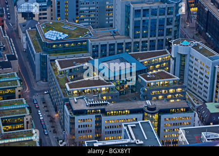 Toits de bâtiments dans la ville de Frankfurt am Main, Hesse, Allemagne, Europe. Banque D'Images