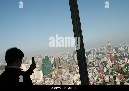 Vues de Tokyo à partir de la 52e étage Tokyo Sky View pont d'observation à l'intérieur de la Tour Mori, Roppongi Hills, à Tokyo, Japon. Banque D'Images