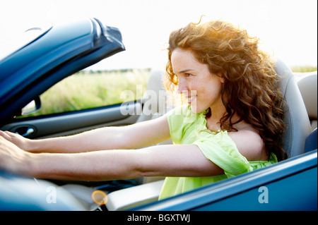 Femme derrière le volant Banque D'Images