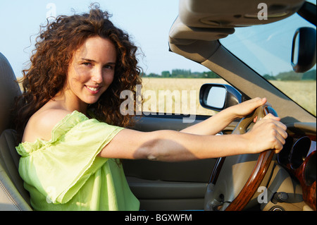 Femme derrière le volant Banque D'Images