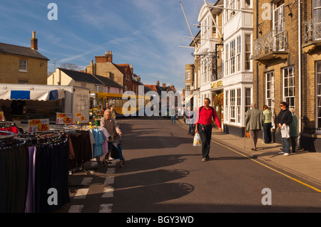 Le marché de plein air dans la rue, à Southwold, Suffolk , Angleterre , Angleterre , Royaume-Uni Banque D'Images