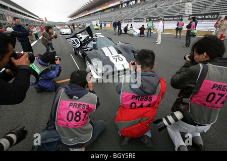 1969 Lola T70 MKIII B (administré par Le Mans Classic Richard Mille sponsor du Japon) sur la pole position de la grille de départ. Banque D'Images