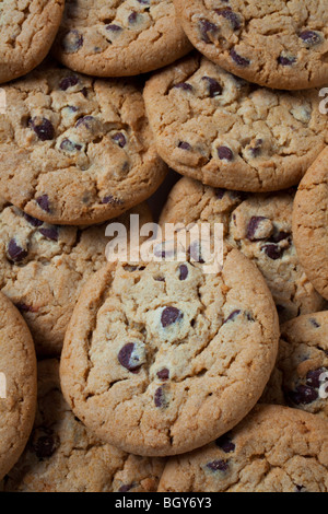 Pile de cookies aux pépites de chocolat Banque D'Images