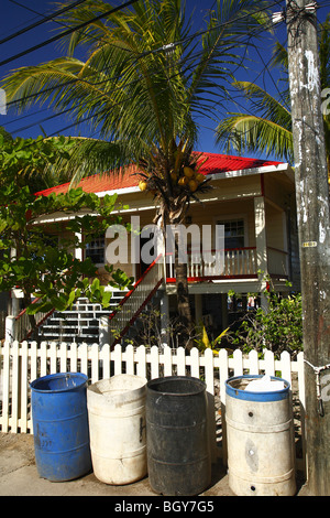 Scène de rue à Roatan, Honduras Banque D'Images