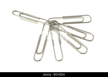 Grand enclenchement trombones sur fond blanc Banque D'Images