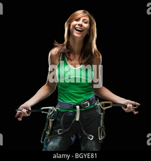 Female climber holding mousquetons. Banque D'Images